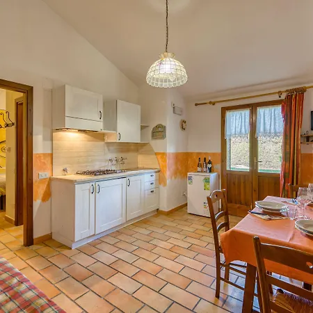 Mustard Apt. With Shared Pool Sanfatucchio