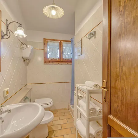 Mustard Apt. With Shared Pool *