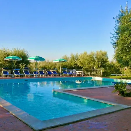 Mustard Apt. With Shared Pool *